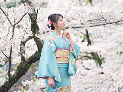 �ձ����б���